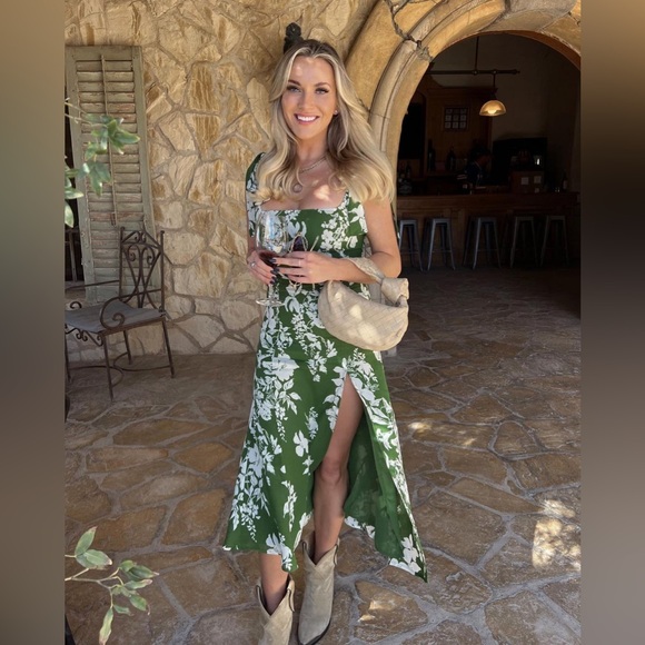 Reformation Dresses & Skirts - Reformation Twilight dress in green size 2